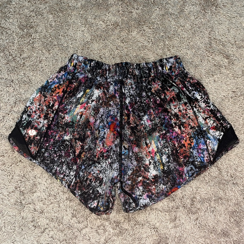lululemon hotty hot 4” shorts